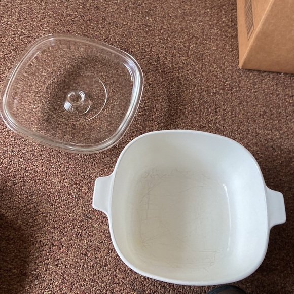Corning Ware 2.5 quart covered casserole. Vintage 1960s cookware with lid. - Picture 2 of 4